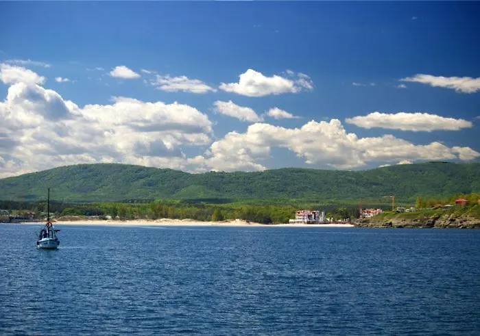 מלון דירות Seagarden 3*